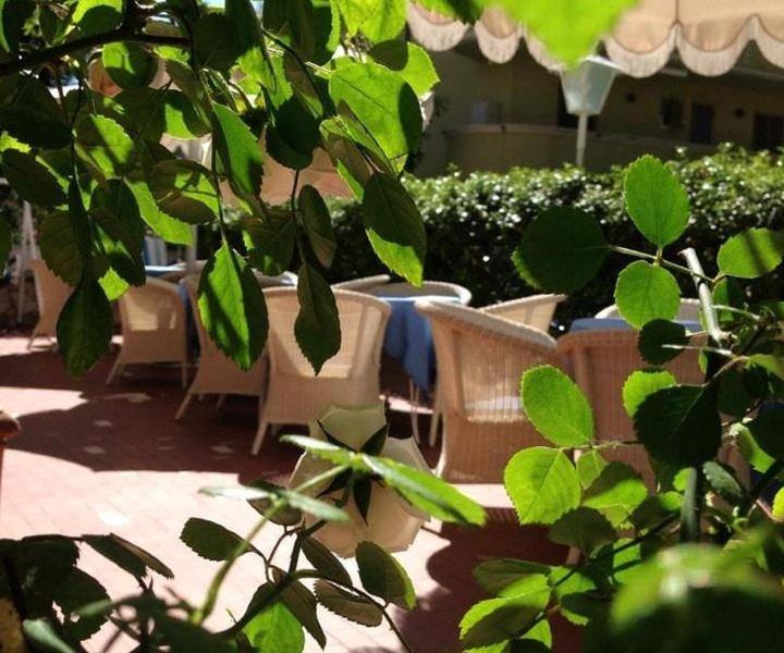 Hotel Solitude Riccione Exteriör bild